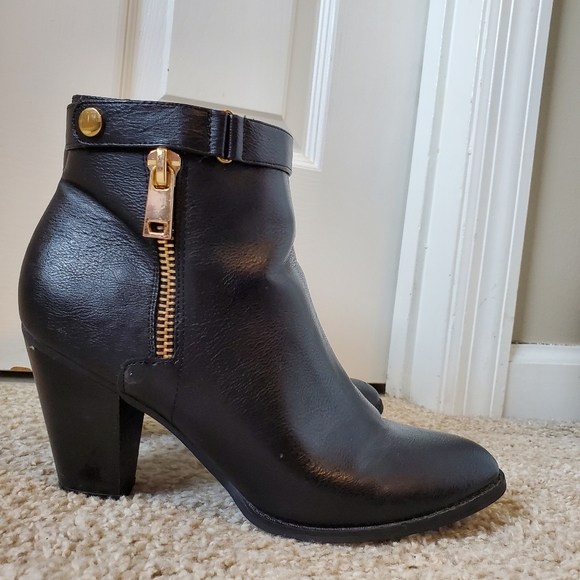 kohls Shoes - Size 10 womens ankle boots. Black with gold zipper/details.